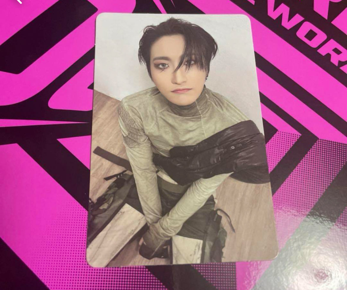 ATEEZ SEONGHWA THE WORLD EP.2 : OUTLAW
【hello82】【Digipack】
official Photo card